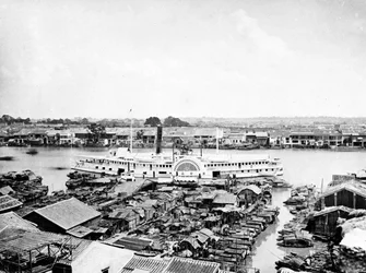 De Gouden Berg bij de aanlegplaats van Canton, ca. 1870